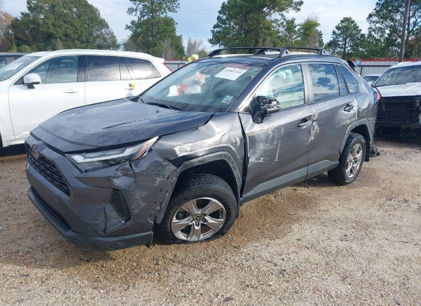 Photo 2 of 2022 Toyota Rav4 XLE (VIN 2T3W1RFV6NW216209)