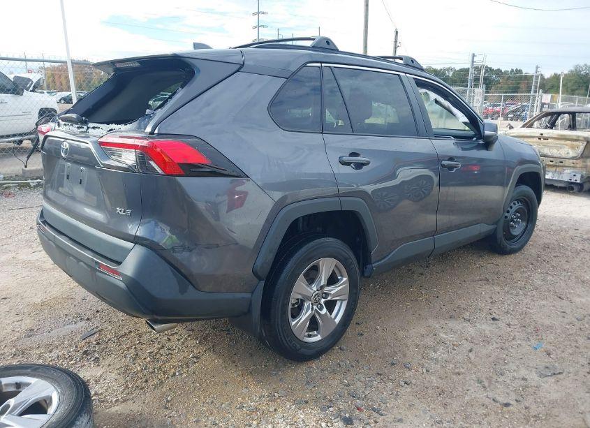 Photo 4 of 2022 Toyota Rav4 XLE (VIN 2T3W1RFV6NW216209)