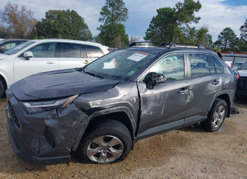 Photo 6 of 2022 Toyota Rav4 XLE (VIN 2T3W1RFV6NW216209)