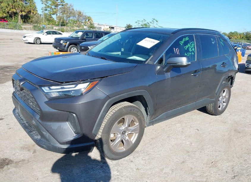 Photo 2 of 2022 Toyota Rav4 XLE (VIN 2T3W1RFV6NW225010)