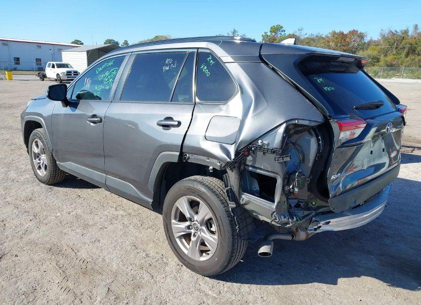 Photo 3 of 2022 Toyota Rav4 XLE (VIN 2T3W1RFV6NW225010)