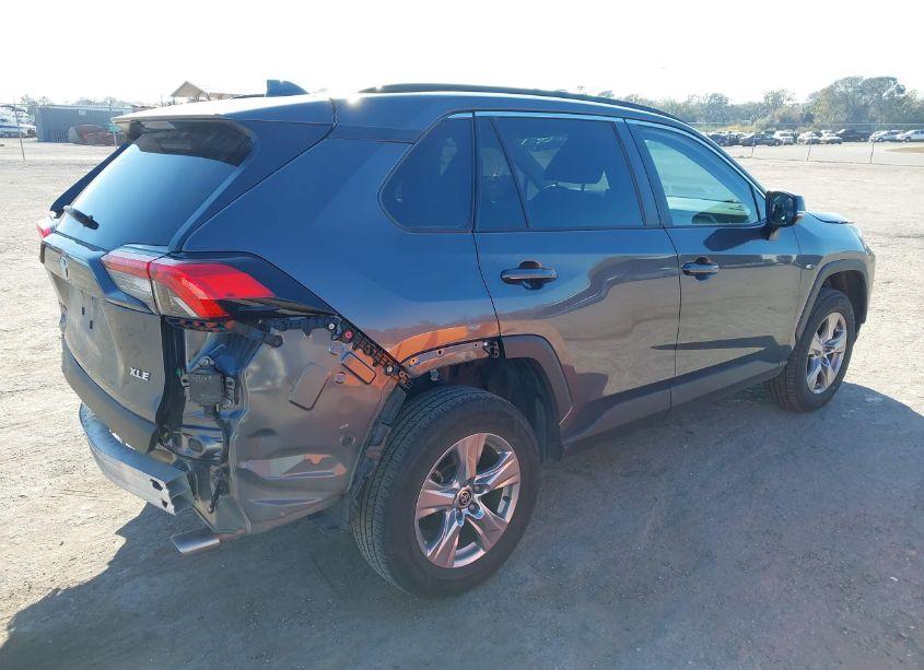 Photo 4 of 2022 Toyota Rav4 XLE (VIN 2T3W1RFV6NW225010)