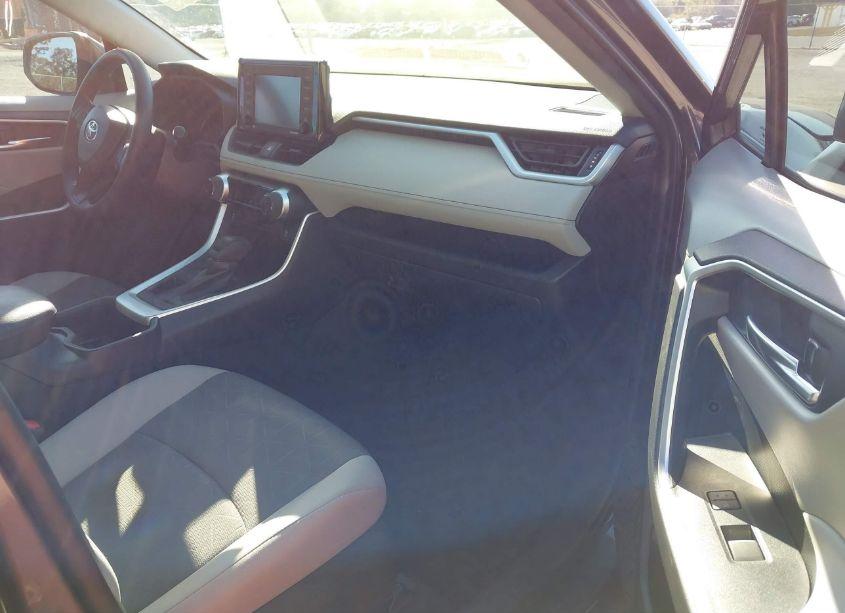 Photo 5 of 2022 Toyota Rav4 XLE (VIN 2T3W1RFV6NW225010)