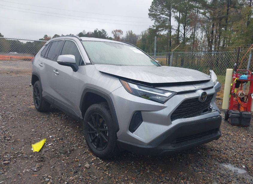 2024 Toyota Rav4 XLE (VIN 2T3W1RFV6RC272383) main photo