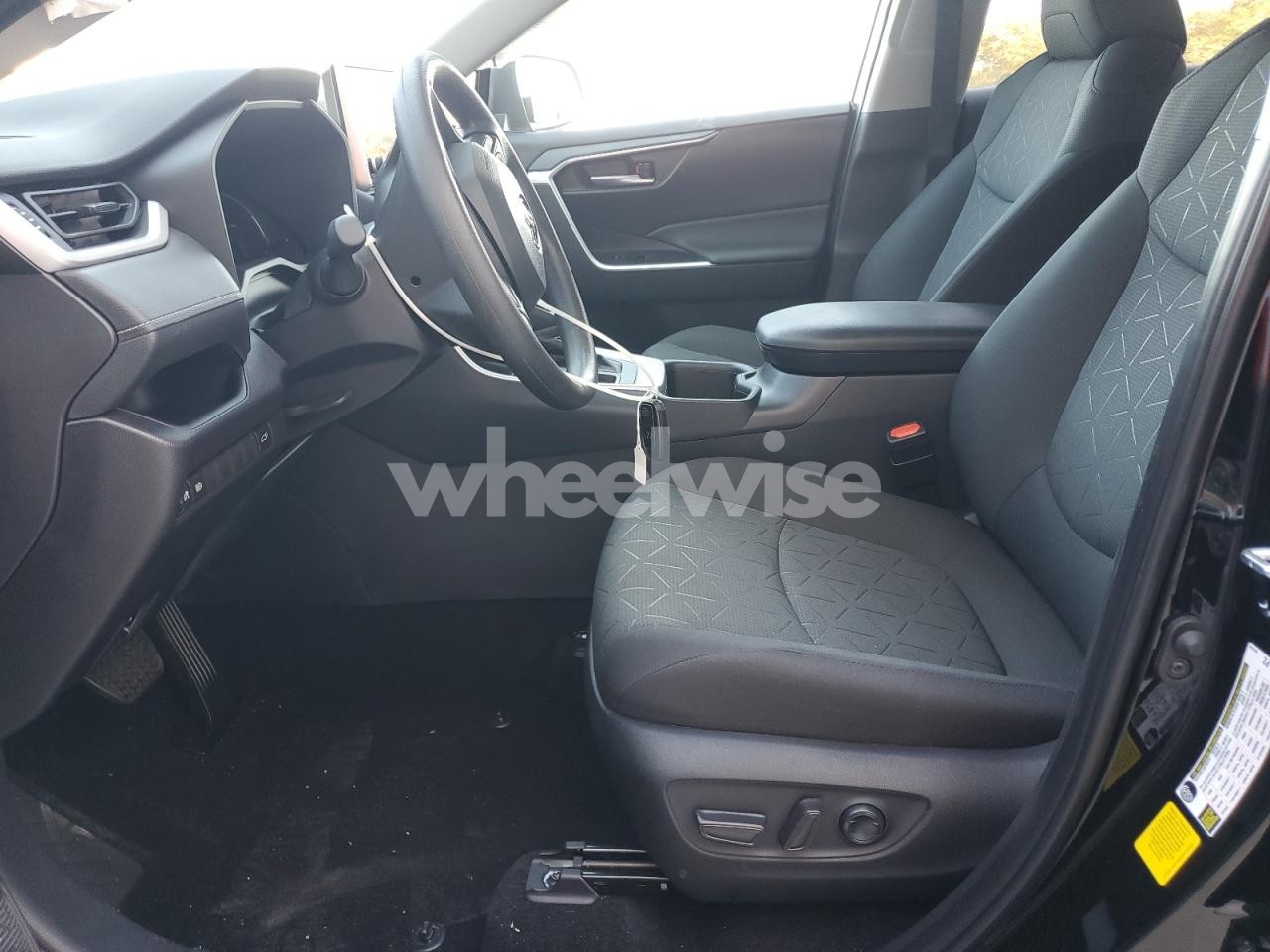 Photo 7 of 2025 TOYOTA RAV4 XLE (VIN 2T3W1RFV6SW413005)