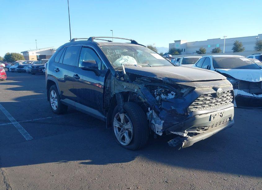 2019 Toyota Rav4 XLE (VIN 2T3W1RFV7KC017389) main photo