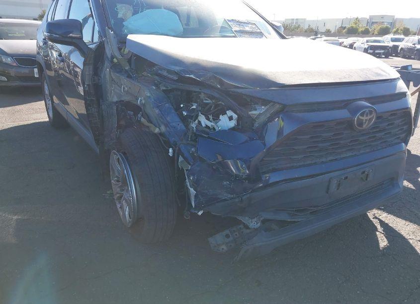 Photo 6 of 2019 Toyota Rav4 XLE (VIN 2T3W1RFV7KC017389)