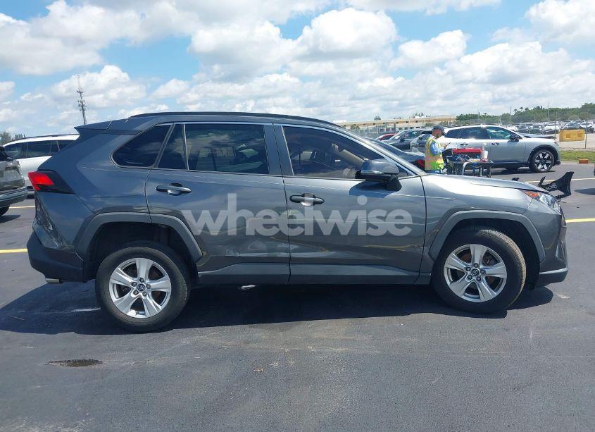 Photo 13 of 2019 Toyota Rav4 XLE (VIN 2T3W1RFV7KC023595)