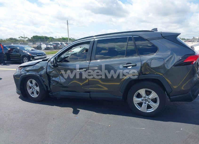 Photo 14 of 2019 Toyota Rav4 XLE (VIN 2T3W1RFV7KC023595)