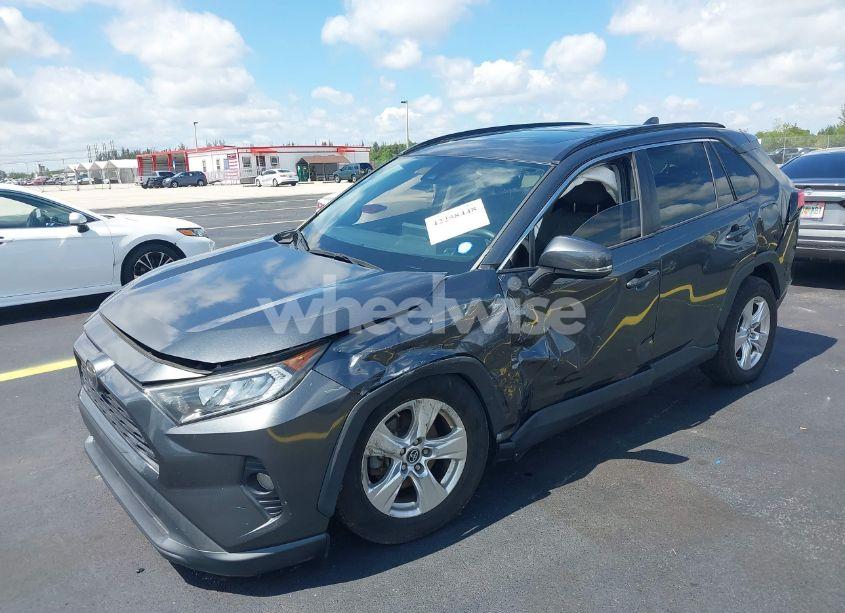 Photo 2 of 2019 Toyota Rav4 XLE (VIN 2T3W1RFV7KC023595)