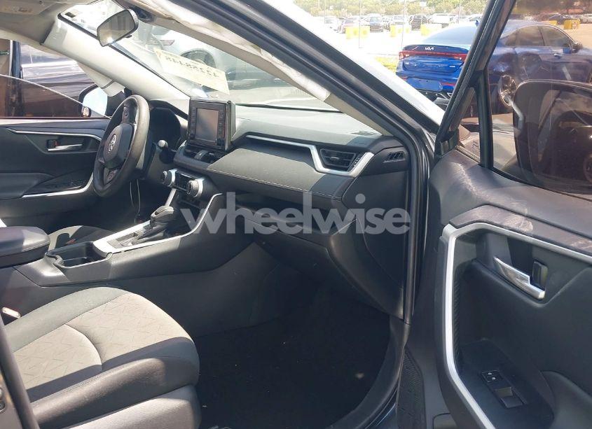 Photo 5 of 2019 Toyota Rav4 XLE (VIN 2T3W1RFV7KC023595)