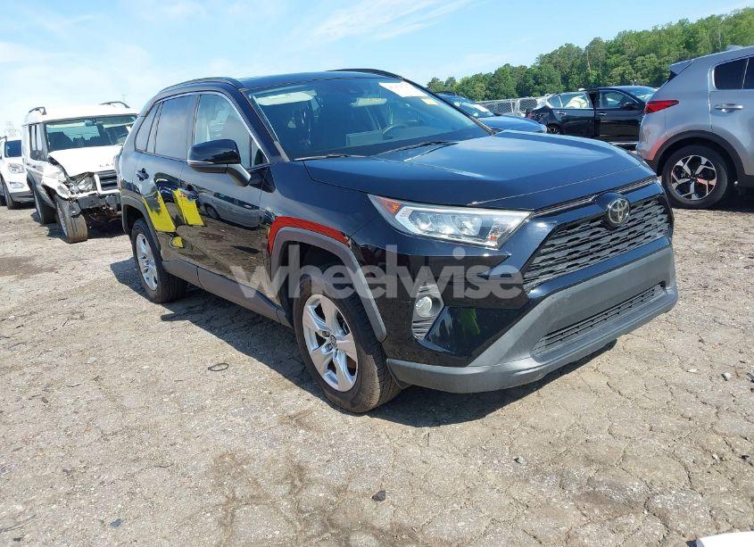 2019 Toyota Rav4 XLE (VIN 2T3W1RFV7KW021151) main photo
