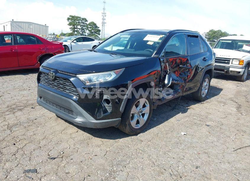 Photo 2 of 2019 Toyota Rav4 XLE (VIN 2T3W1RFV7KW021151)