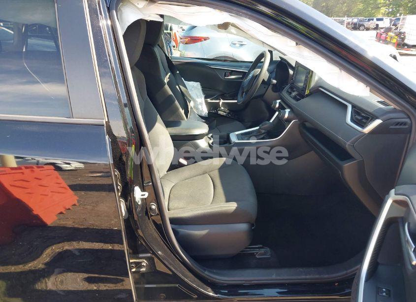 Photo 5 of 2019 Toyota Rav4 XLE (VIN 2T3W1RFV7KW021151)