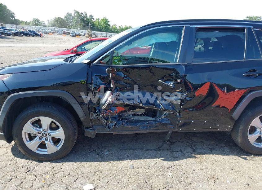 Photo 6 of 2019 Toyota Rav4 XLE (VIN 2T3W1RFV7KW021151)