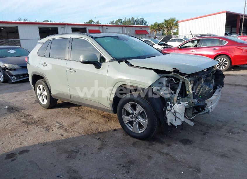 2020 Toyota Rav4 XLE (VIN 2T3W1RFV7LW060453) main photo