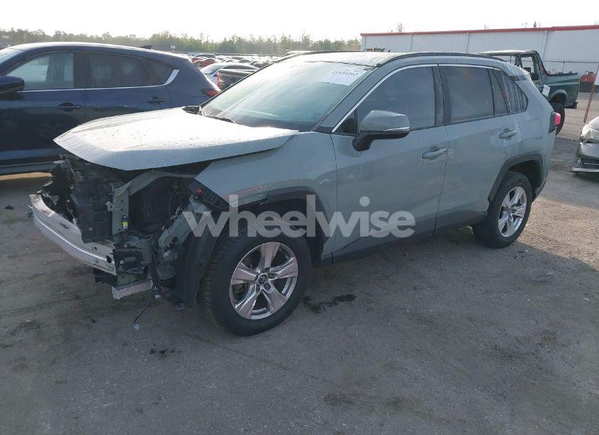 Photo 2 of 2020 Toyota Rav4 XLE (VIN 2T3W1RFV7LW060453)