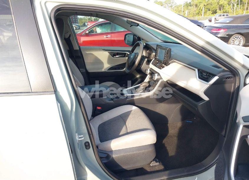 Photo 5 of 2020 Toyota Rav4 XLE (VIN 2T3W1RFV7LW060453)
