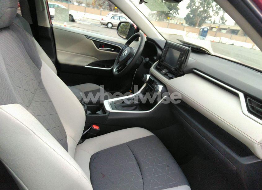 Photo 5 of 2020 Toyota Rav4 XLE (VIN 2T3W1RFV7LW086907)