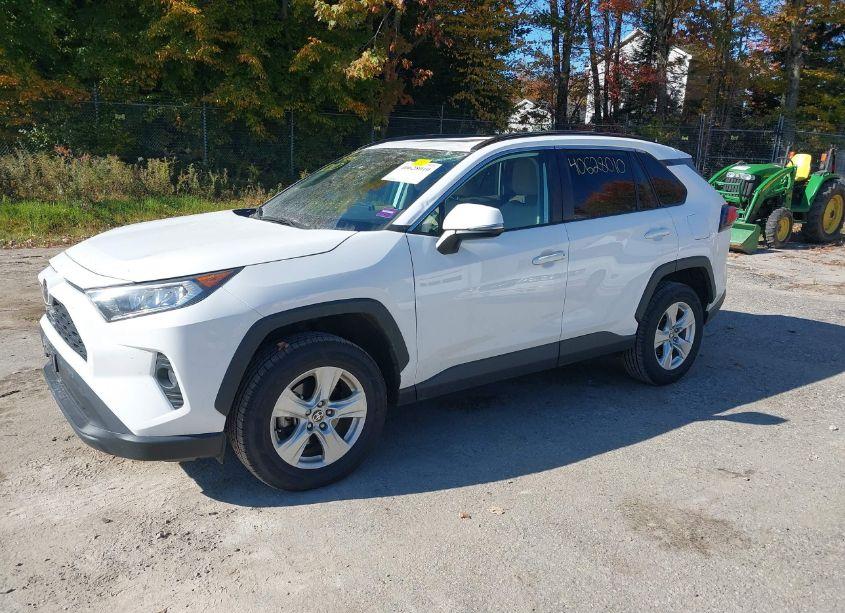 Photo 2 of 2021 Toyota Rav4 XLE (VIN 2T3W1RFV7MC118418)