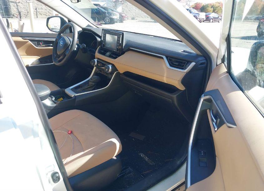 Photo 5 of 2021 Toyota Rav4 XLE (VIN 2T3W1RFV7MC118418)