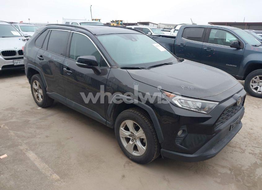 2021 Toyota Rav4 XLE (VIN 2T3W1RFV7MC120847) main photo