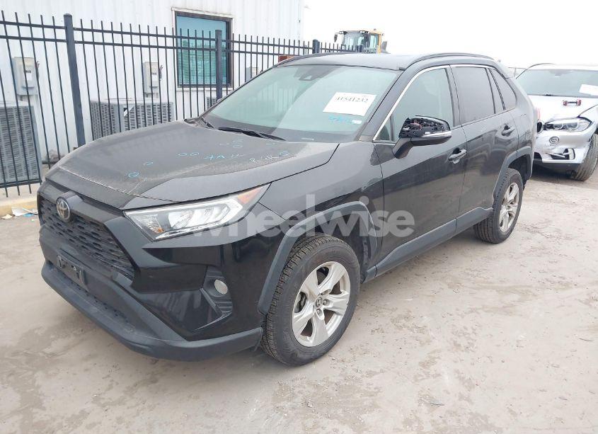 Photo 2 of 2021 Toyota Rav4 XLE (VIN 2T3W1RFV7MC120847)