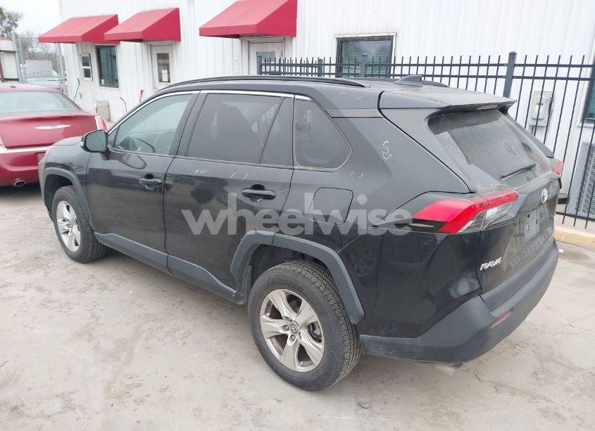 Photo 3 of 2021 Toyota Rav4 XLE (VIN 2T3W1RFV7MC120847)