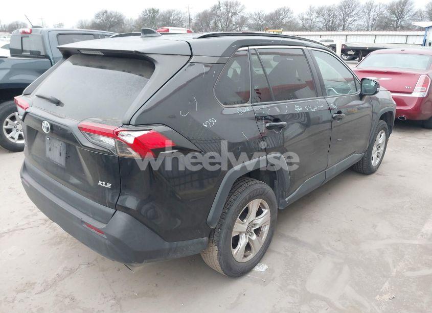 Photo 4 of 2021 Toyota Rav4 XLE (VIN 2T3W1RFV7MC120847)