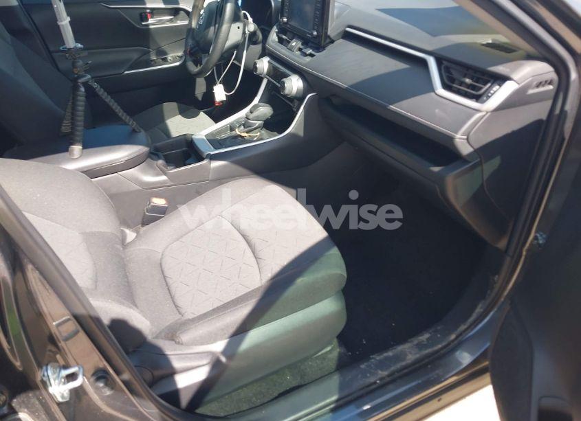 Photo 5 of 2021 Toyota Rav4 XLE (VIN 2T3W1RFV7MC131315)