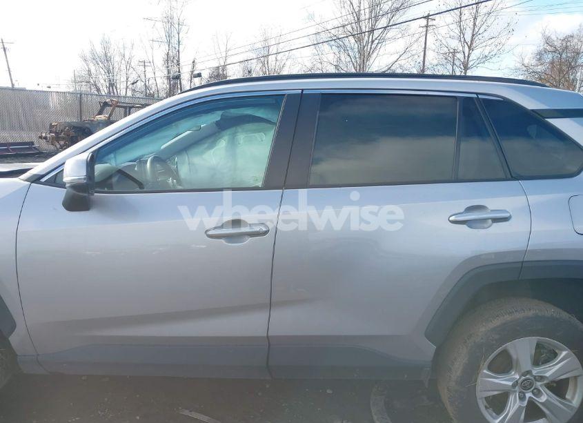 Photo 14 of 2021 Toyota Rav4 XLE (VIN 2T3W1RFV7MC152701)