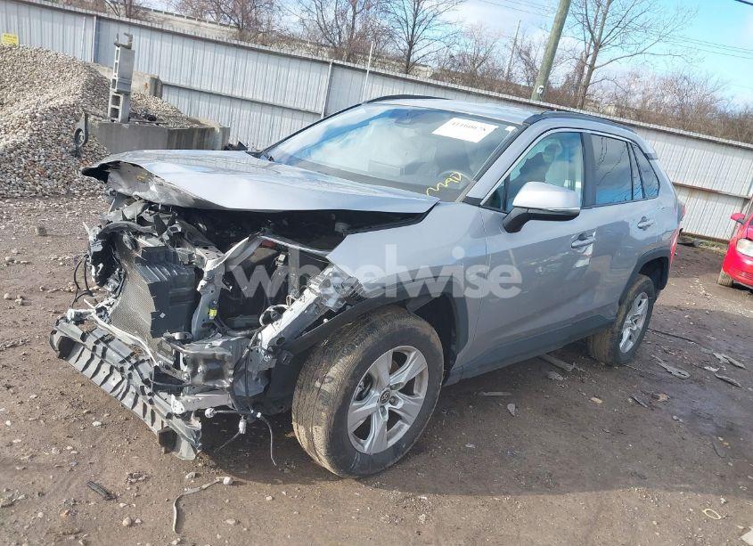 Photo 2 of 2021 Toyota Rav4 XLE (VIN 2T3W1RFV7MC152701)