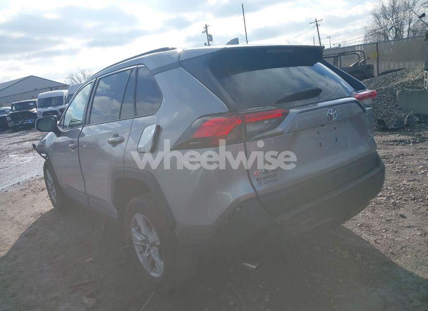 Photo 3 of 2021 Toyota Rav4 XLE (VIN 2T3W1RFV7MC152701)