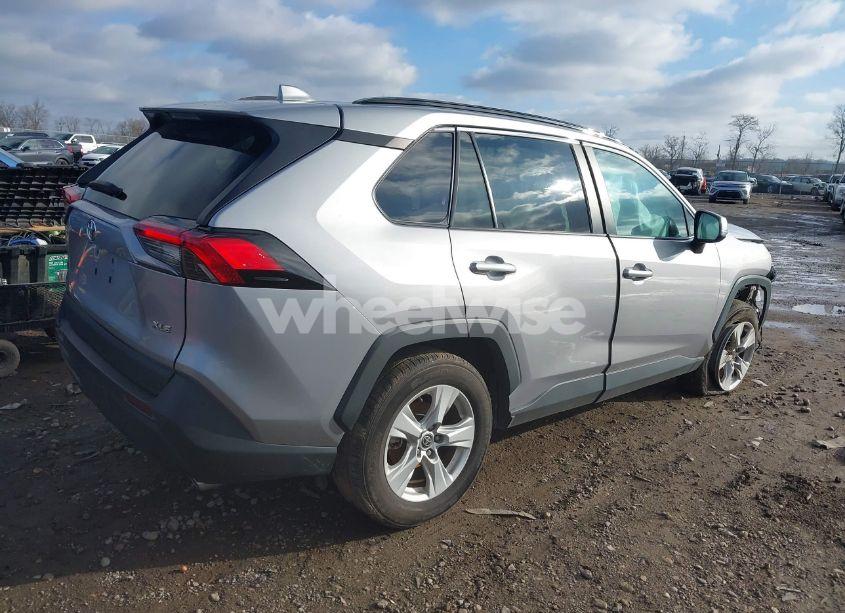 Photo 4 of 2021 Toyota Rav4 XLE (VIN 2T3W1RFV7MC152701)