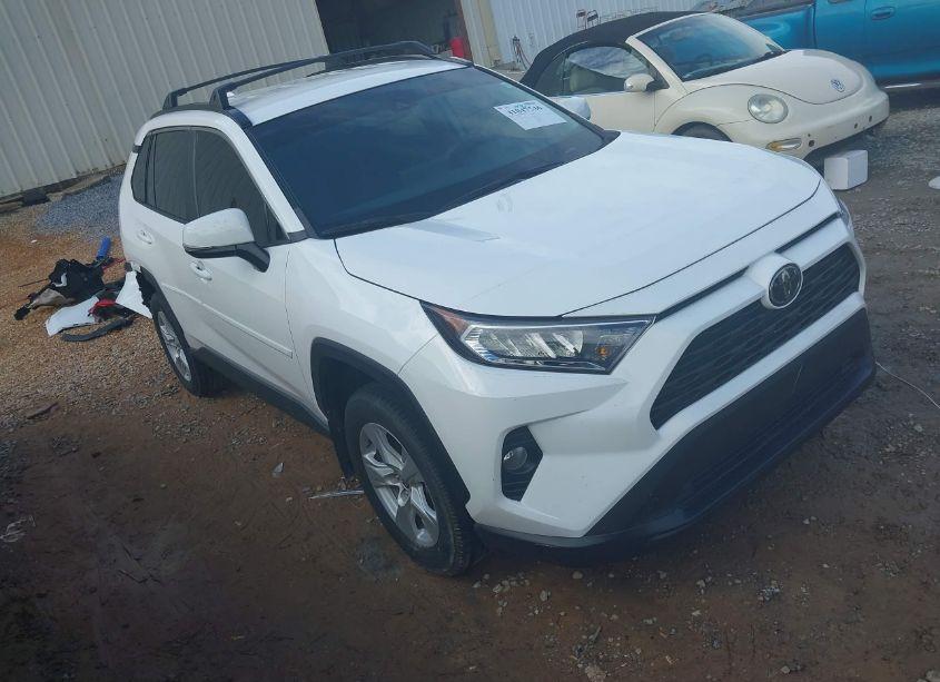 2021 Toyota Rav4 XLE (VIN 2T3W1RFV7MC161608) main photo
