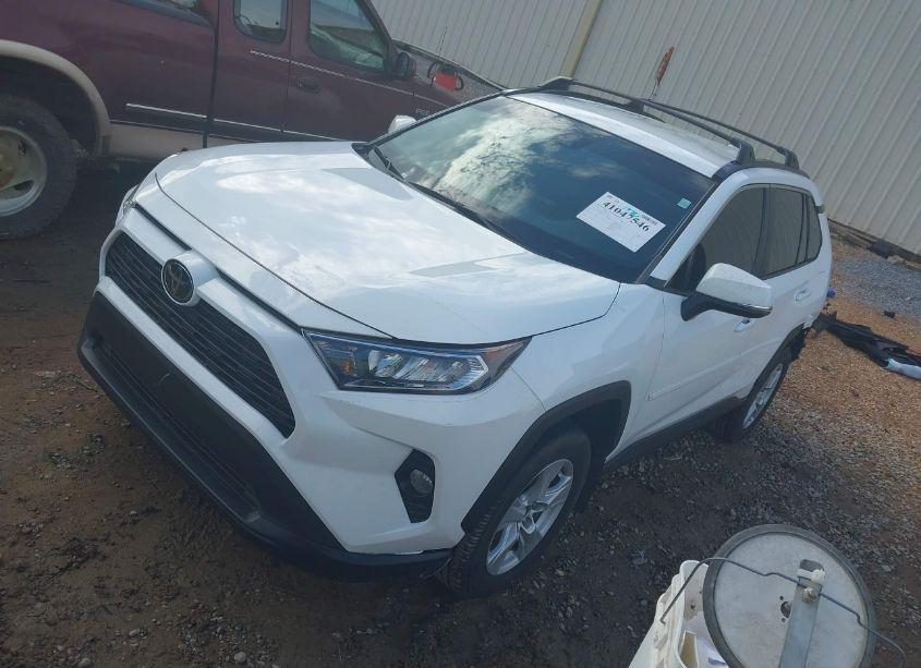 Photo 2 of 2021 Toyota Rav4 XLE (VIN 2T3W1RFV7MC161608)