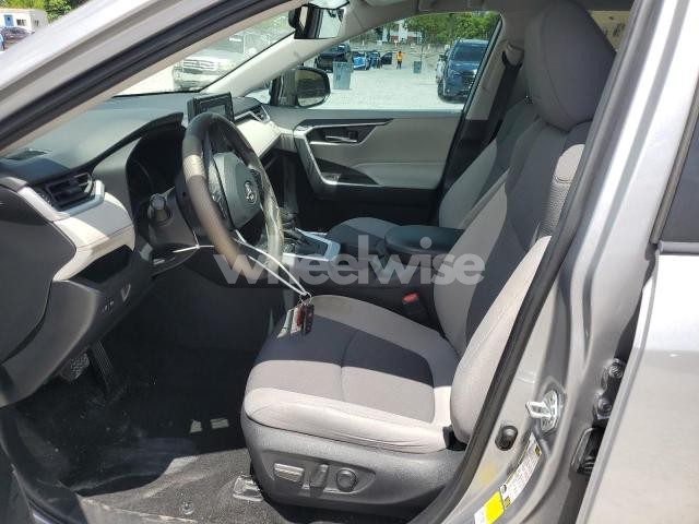 Photo 6 of 2021 TOYOTA RAV4 XLE (VIN 2T3W1RFV7MC163732)