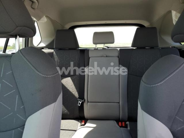 Photo 4 of 2021 TOYOTA RAV4 XLE (VIN 2T3W1RFV7MW108678)