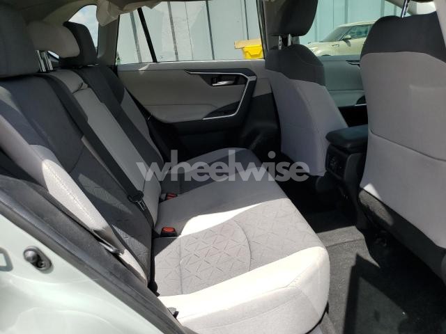 Photo 6 of 2021 TOYOTA RAV4 XLE (VIN 2T3W1RFV7MW108678)
