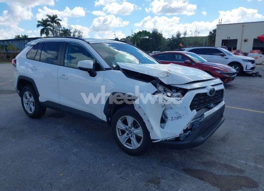 2021 Toyota Rav4 XLE (VIN 2T3W1RFV7MW116571) main photo