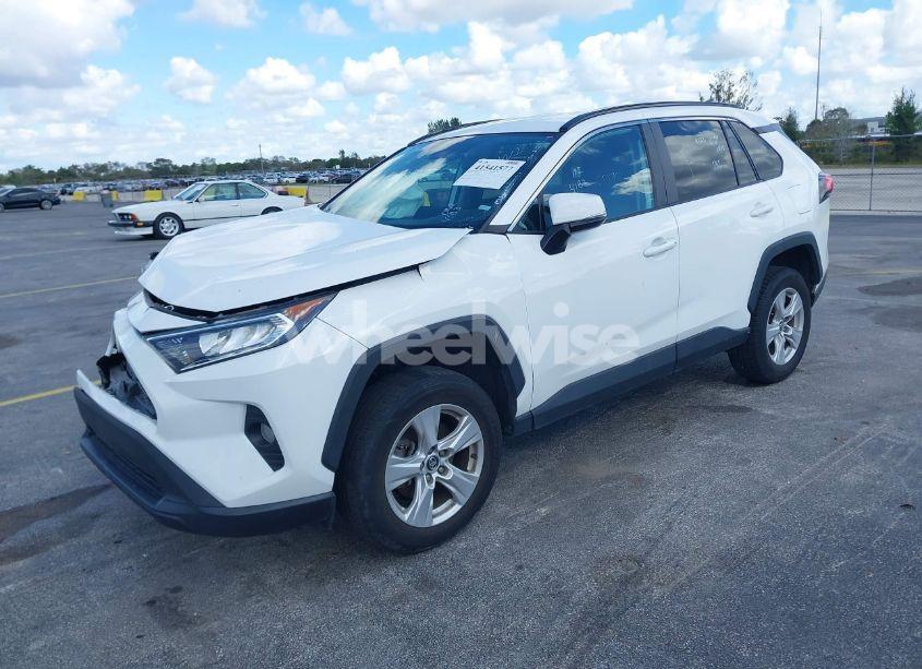 Photo 2 of 2021 Toyota Rav4 XLE (VIN 2T3W1RFV7MW116571)