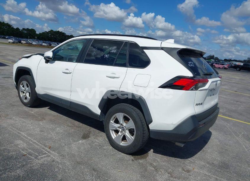 Photo 3 of 2021 Toyota Rav4 XLE (VIN 2T3W1RFV7MW116571)