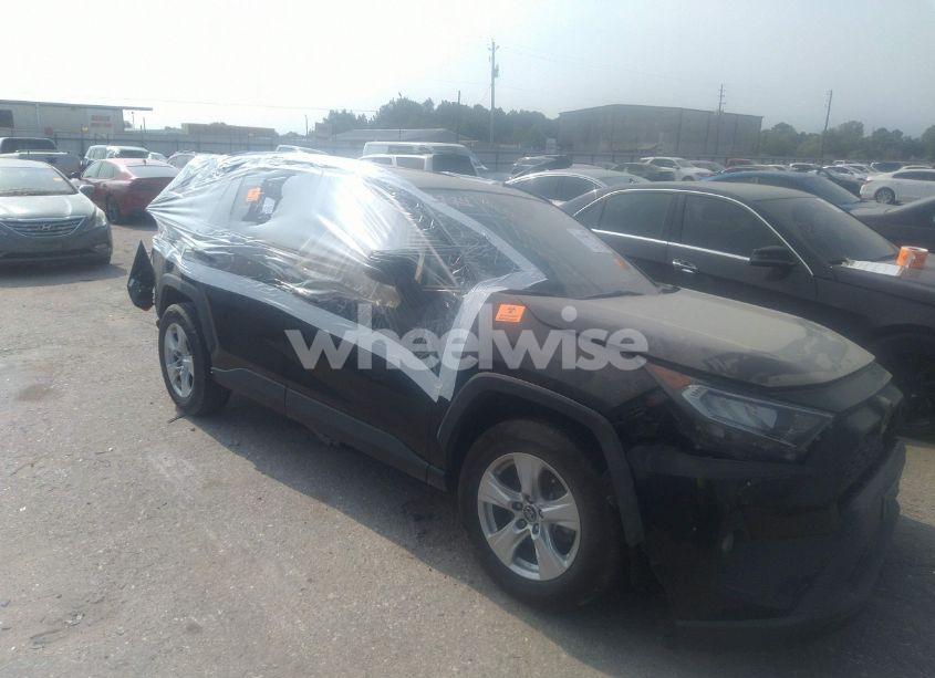 2021 Toyota Rav4 XLE (VIN 2T3W1RFV7MW122774) main photo