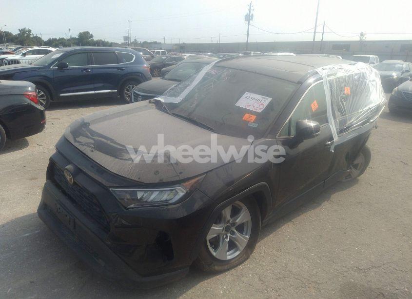 Photo 2 of 2021 Toyota Rav4 XLE (VIN 2T3W1RFV7MW122774)