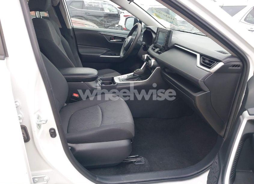 Photo 5 of 2021 Toyota Rav4 XLE (VIN 2T3W1RFV7MW137730)
