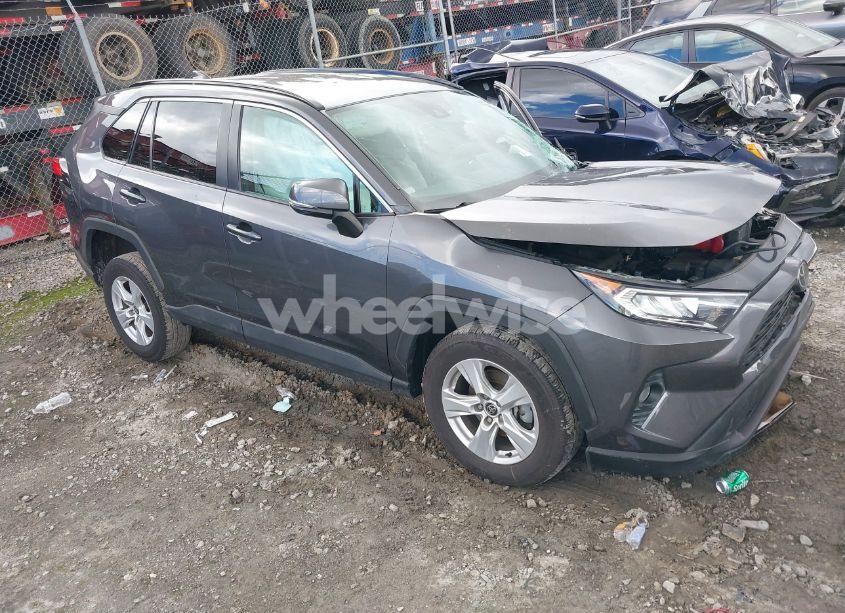 2021 Toyota Rav4 XLE (VIN 2T3W1RFV7MW161042) main photo