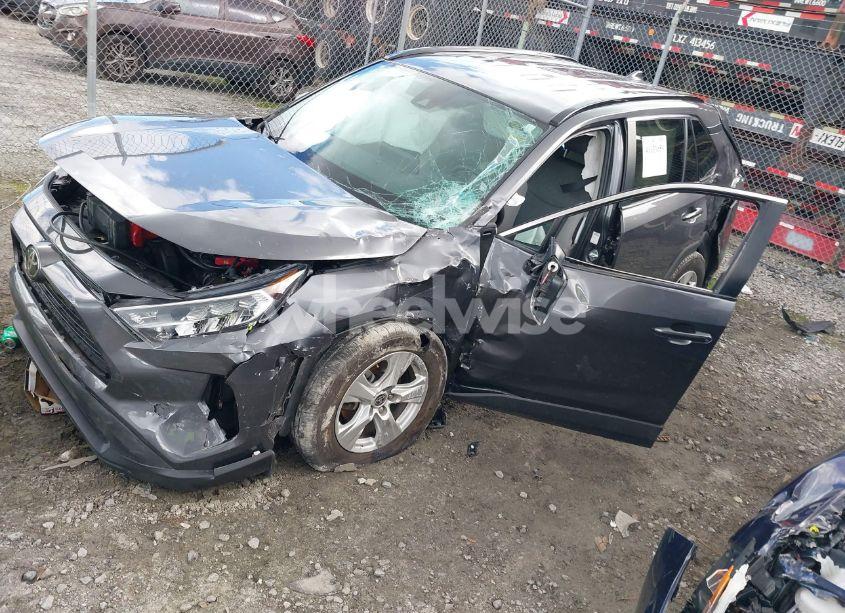 Photo 2 of 2021 Toyota Rav4 XLE (VIN 2T3W1RFV7MW161042)