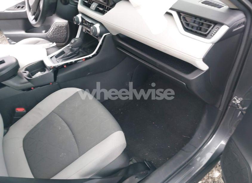 Photo 5 of 2021 Toyota Rav4 XLE (VIN 2T3W1RFV7MW161042)