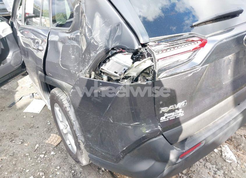 Photo 6 of 2021 Toyota Rav4 XLE (VIN 2T3W1RFV7MW161042)