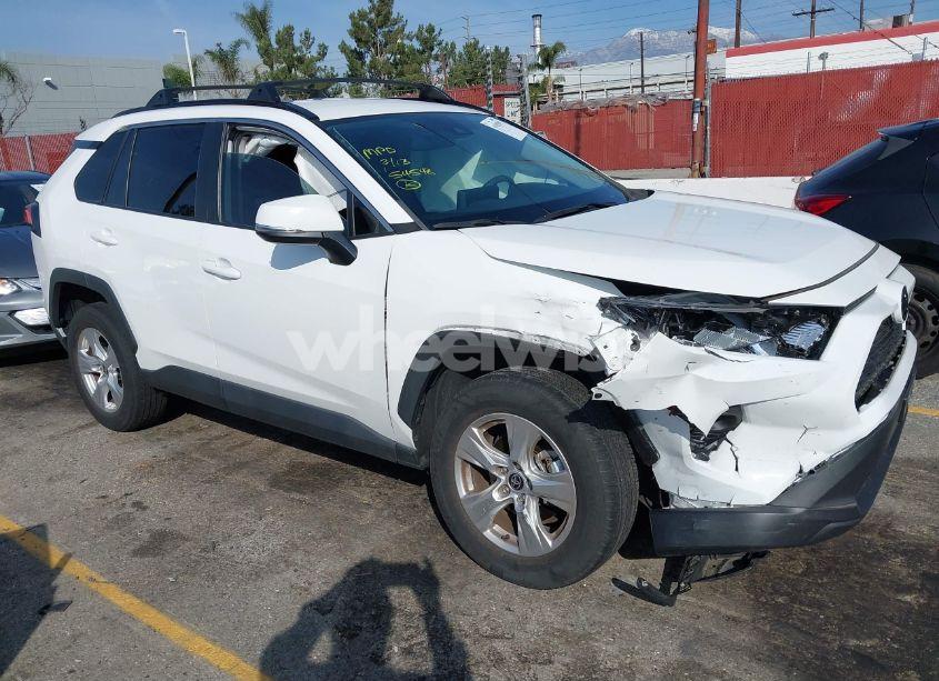 2021 Toyota Rav4 XLE (VIN 2T3W1RFV7MW163695) main photo